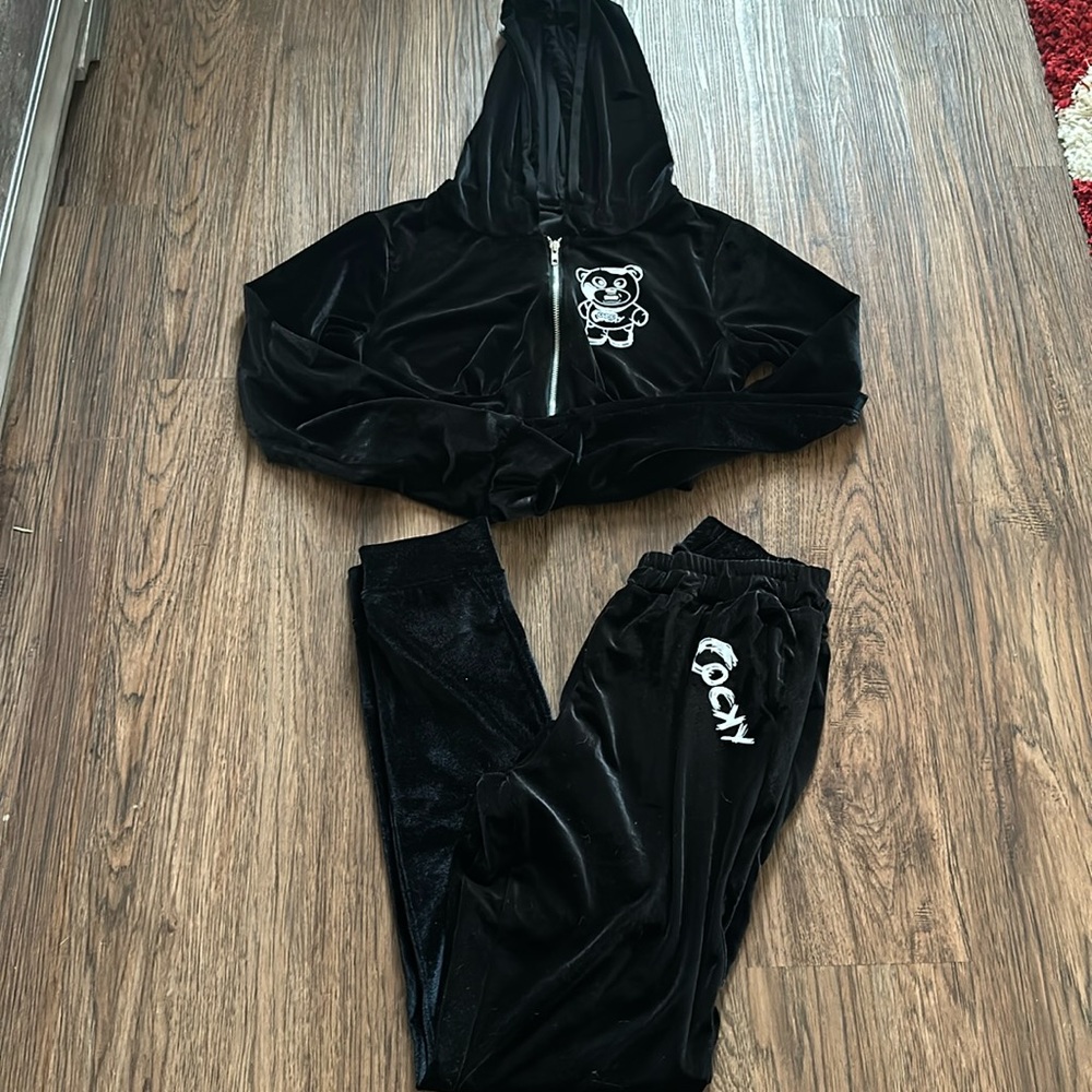 2pc Suede - image 1